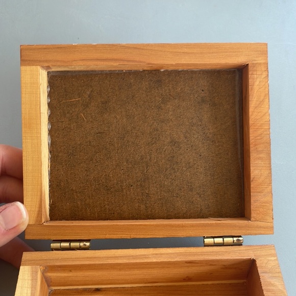 Vintage Unicorn wooden trinket box, from Las Vegas, Nevada - Picture 11 of 13